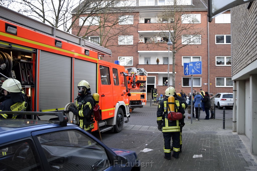 Feuer 1 Koeln Vingst Hesshofplatz P05.JPG - Miklos Laubert